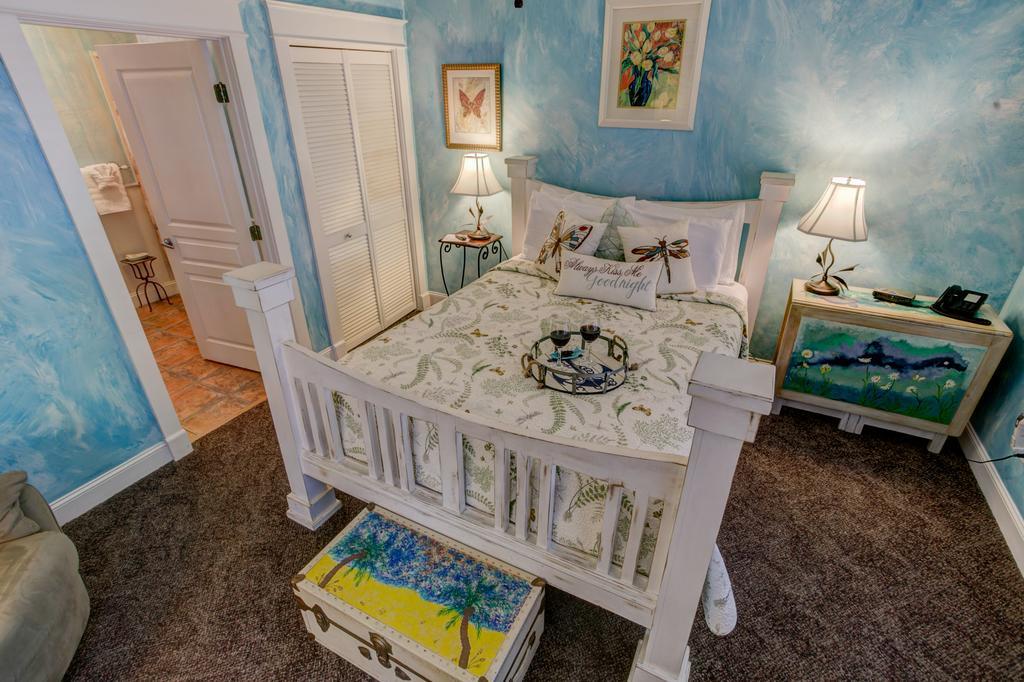 Deluxe Queen Suite Pet Friendly,703688623:JPEG